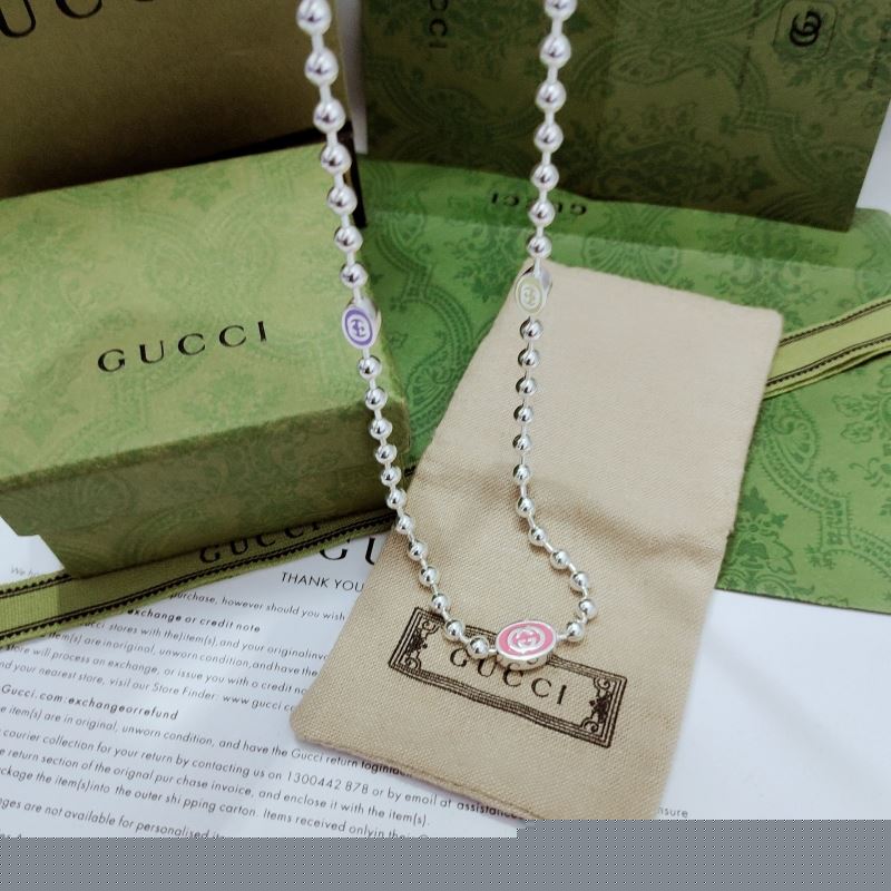 G*u*i necklaces